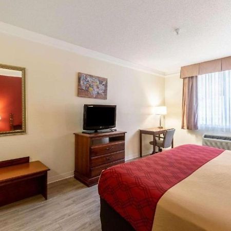 דאגלסוויל Econo Lodge Inn & Suites מראה חיצוני תמונה